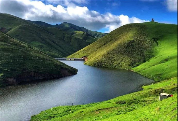 云南露營(yíng)場(chǎng)地：夏天的大海草山，已經(jīng)美成了天堂！
