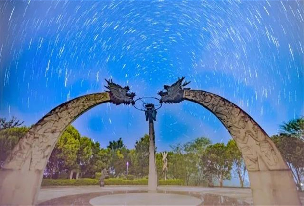 云南傳媒公司：星空入夢，璀璨墨江！
