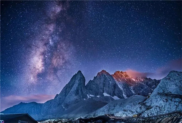麗江旅行社 麗江旅游 麗江旅行社與你相約玉龍雪山，帶你體驗(yàn)觀星的浪漫夜晚。