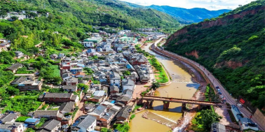 云南公司團隊活動策劃,云南公司策劃活動，楚雄旅行社:三分詩意七分秋，古鎮(zhèn)幽情韻自稠。這個秋天來楚雄逛古鎮(zhèn)吧！